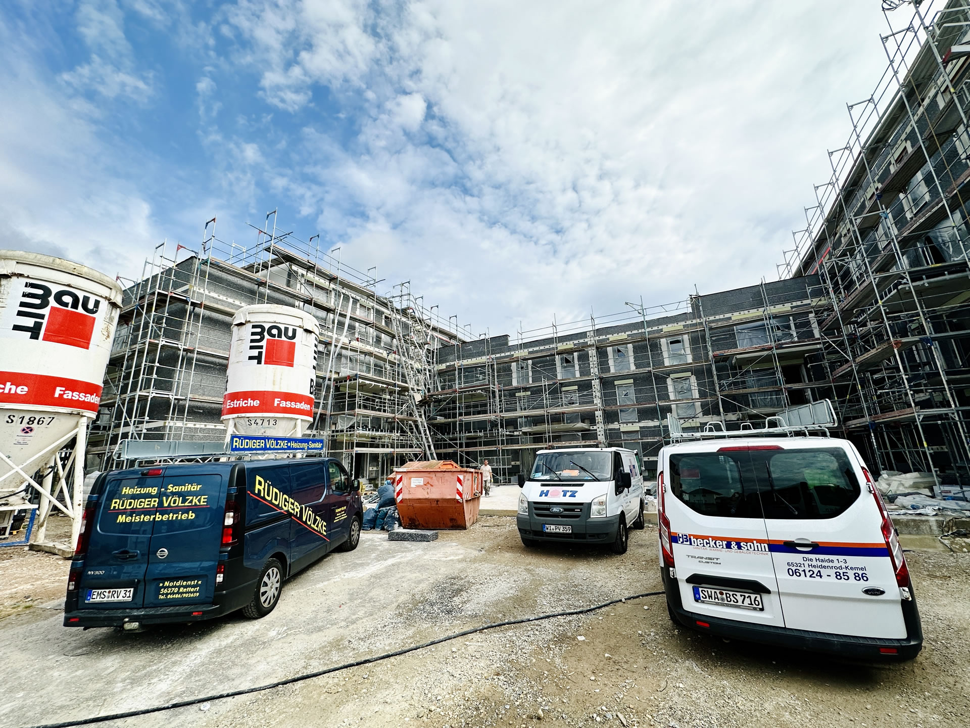 Montage der Fenster, Ausbau Sanitär und Elektro